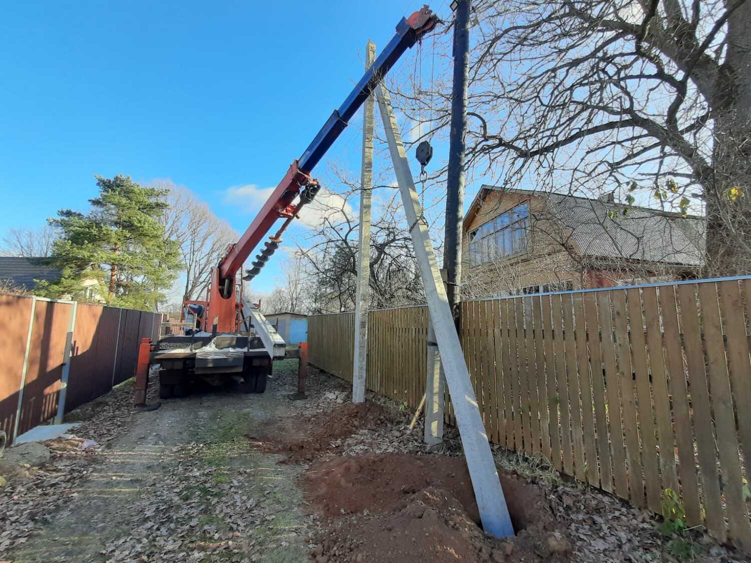 УСТАНОВКА СТОЛБОВ,СТОЕК И ОПОР ОСВЕЩЕНИЯ И ВОЗДУШНЫХ ЛИНИЙ